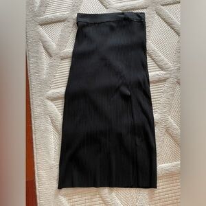 Aritzia wilfred black midi skirt with leg slit size S